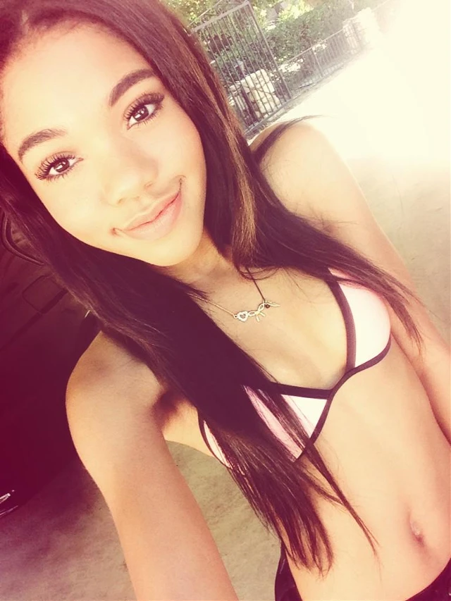 Teen bikini selfie